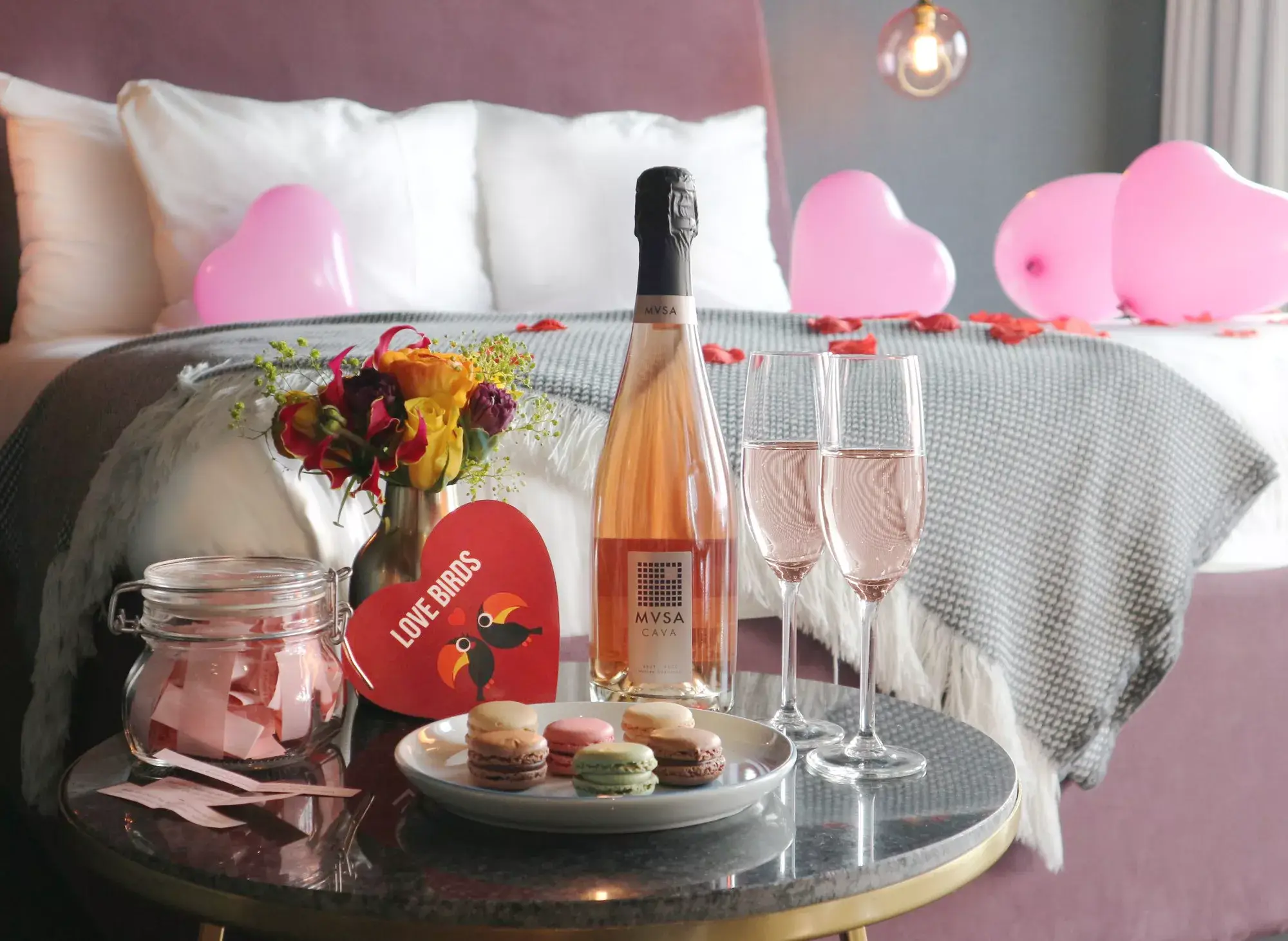 Forfait romantique pour une mise à niveau de chambre dans un hôtel