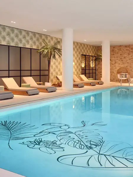 Swimming pool of Hotel Lelystad