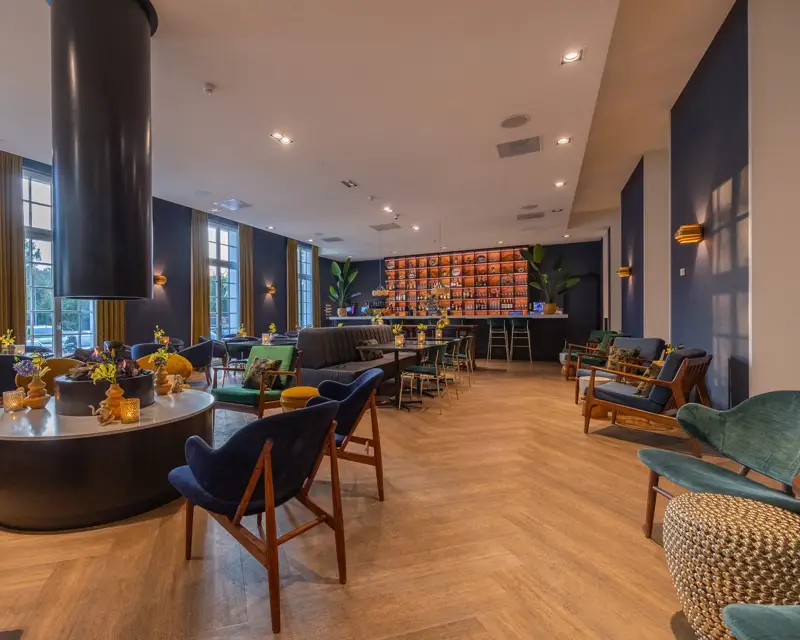 Le bar confortable et chaleureux 