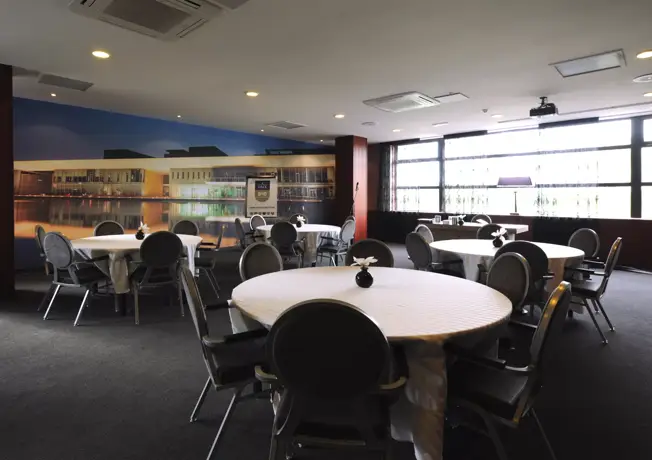 High Tech Campus Room