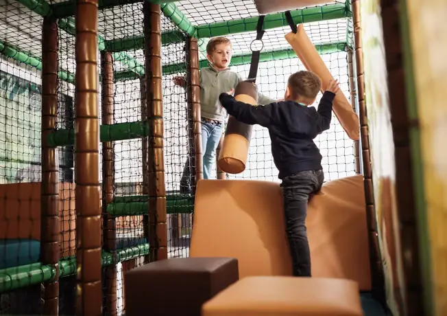 Kids in speelparadijs 