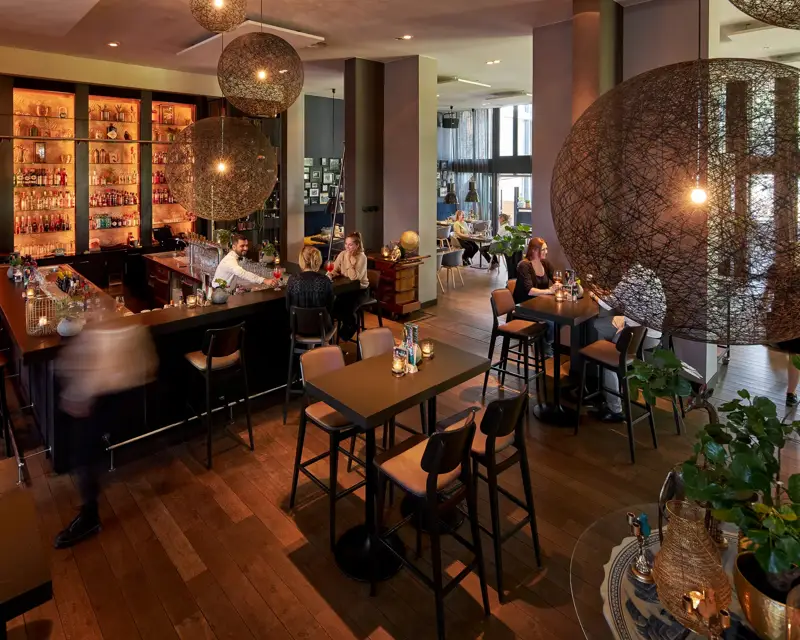Interieur van OZZO Food & Drinks