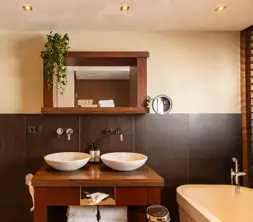 Salle de bain luxueuse de la Suite Sud avec baignoire