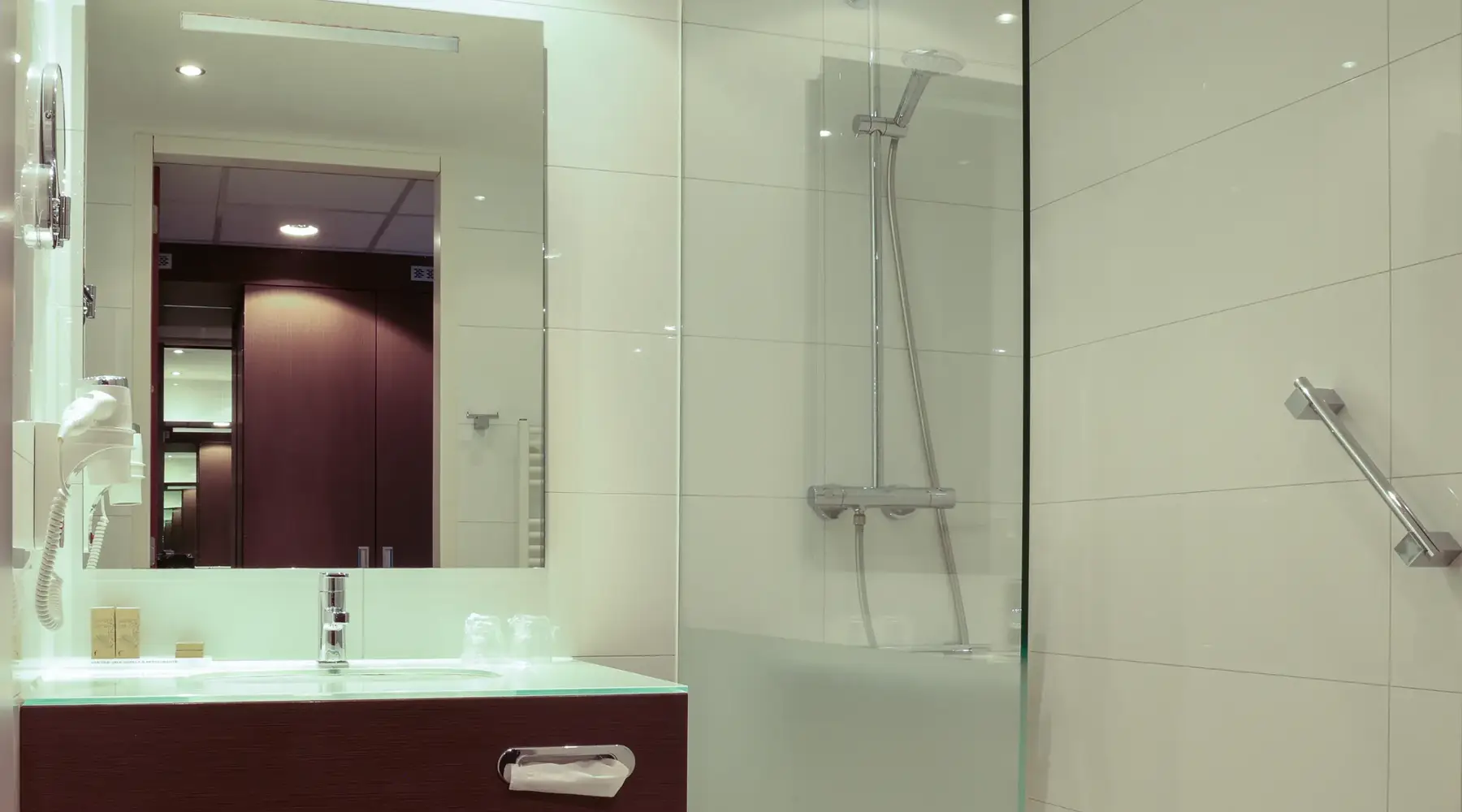 Badezimmer mit Regendusche