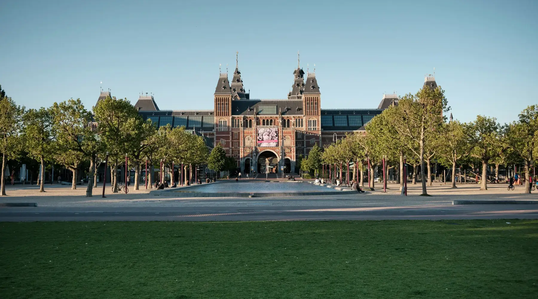 Museumplein met aanzicht Rijksmuseum