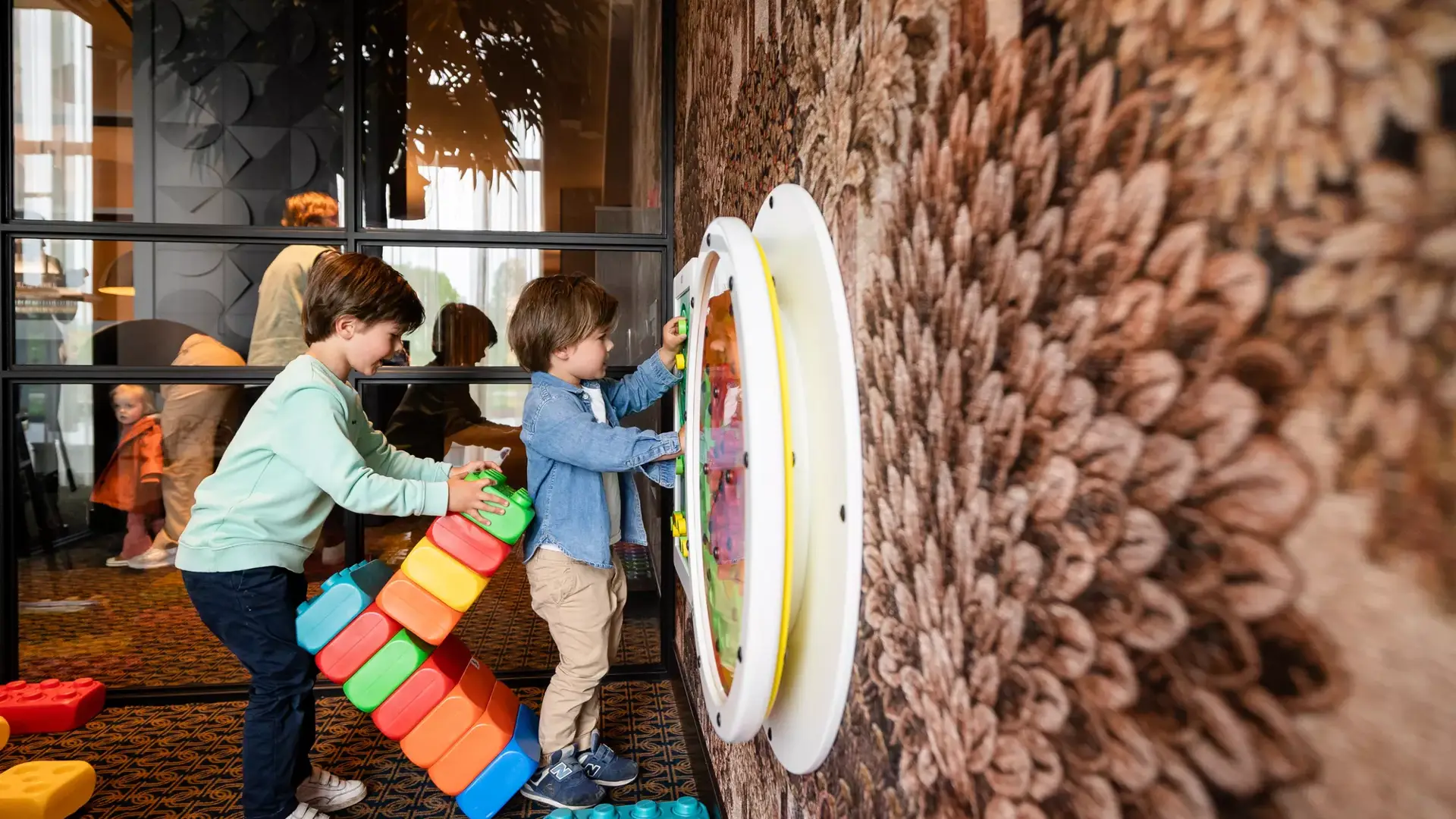Kinderen die spelen in een kinderhoek