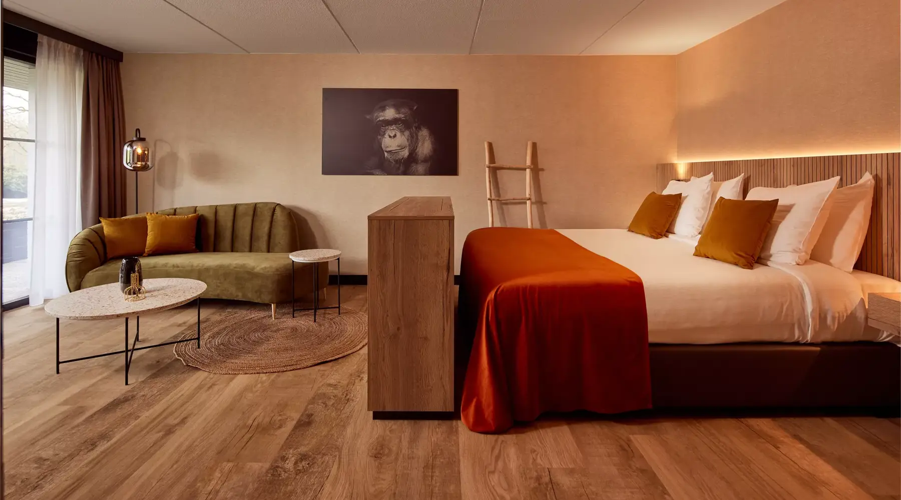 Woonkamer van een suite in hotel Dennenhof