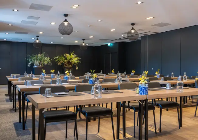 Zaal met tafels