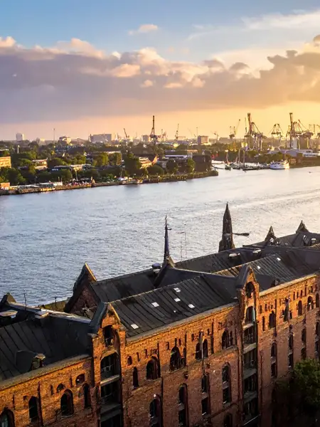 Fluss und Hafen in Hamburg