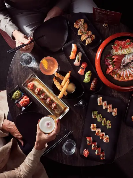 Asiatische Häppchen (Sushi) bei Mr. Sato in Noordwijk essen.