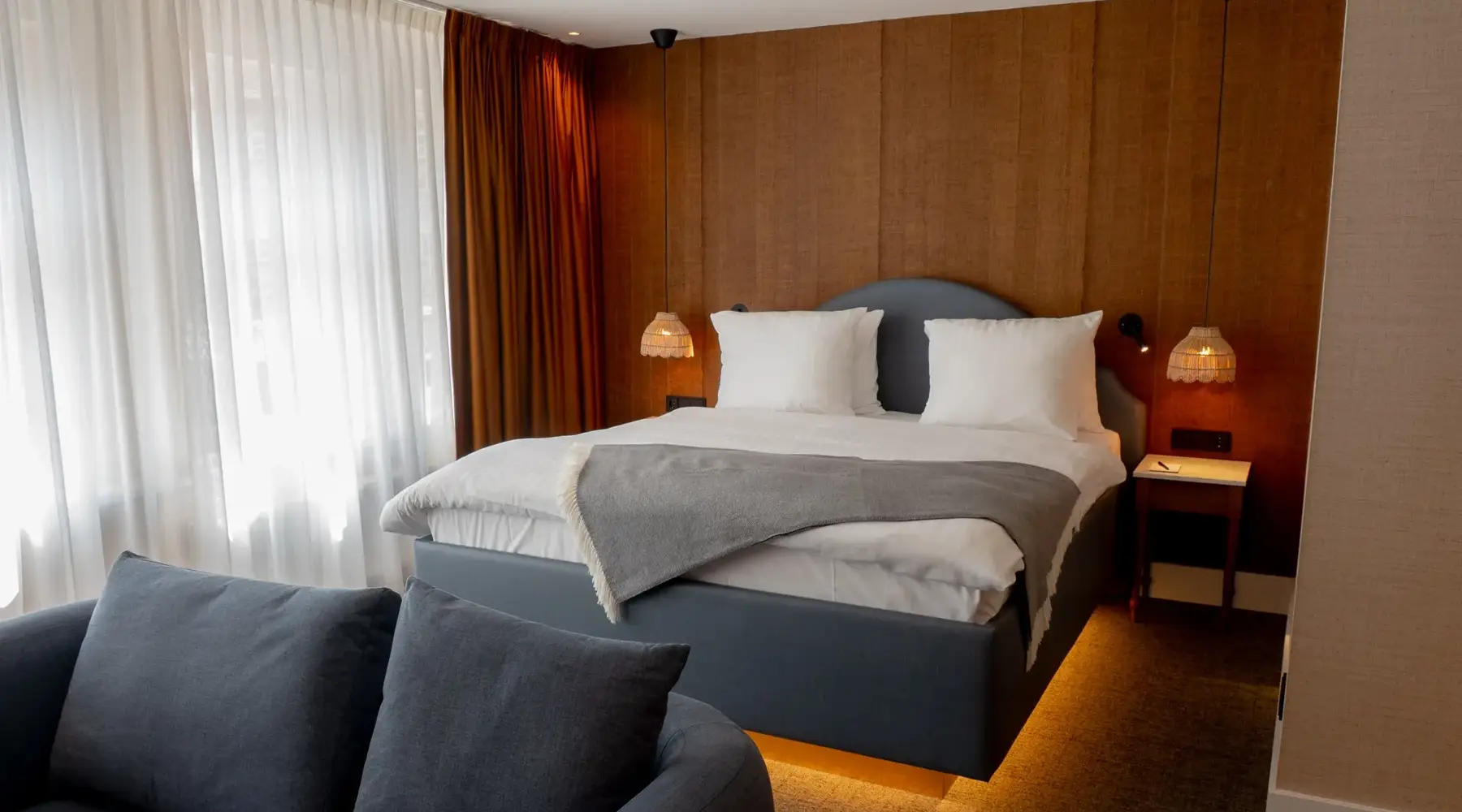 Executive Bett
