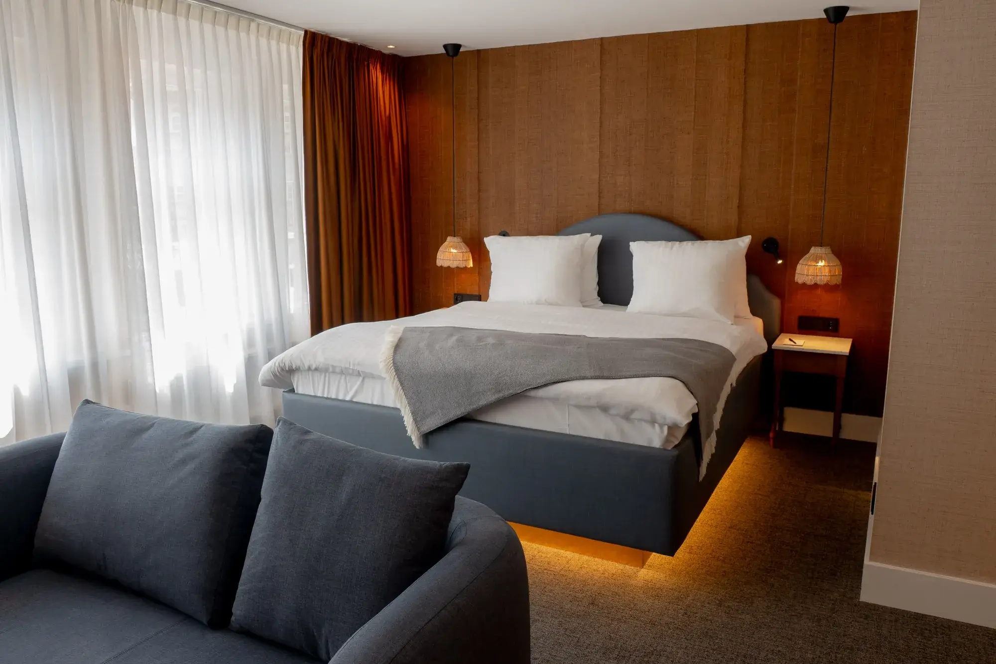 Executive Bett