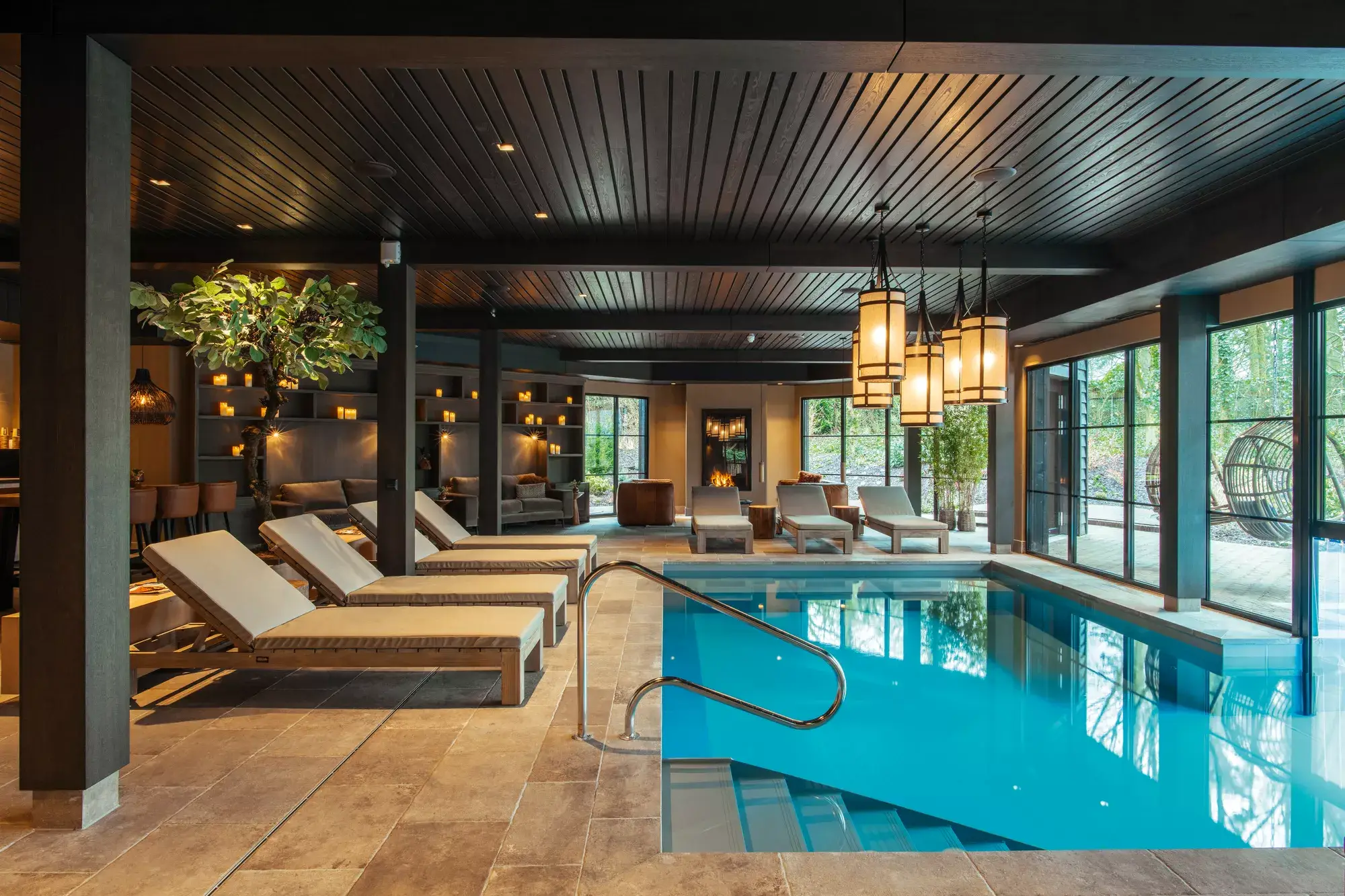 Schwimmbad im Hotel de Cantharel