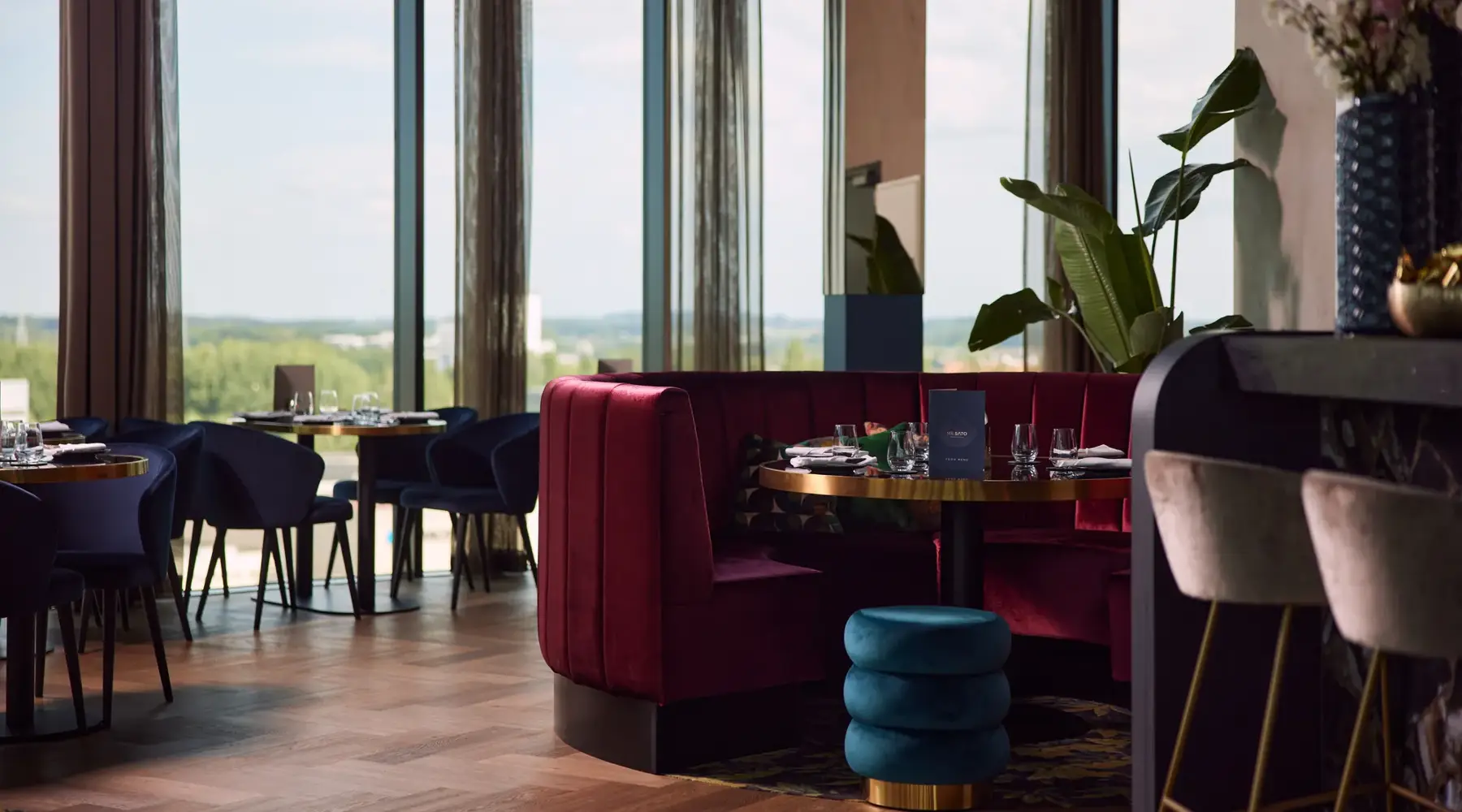 Skybar Herr Sato