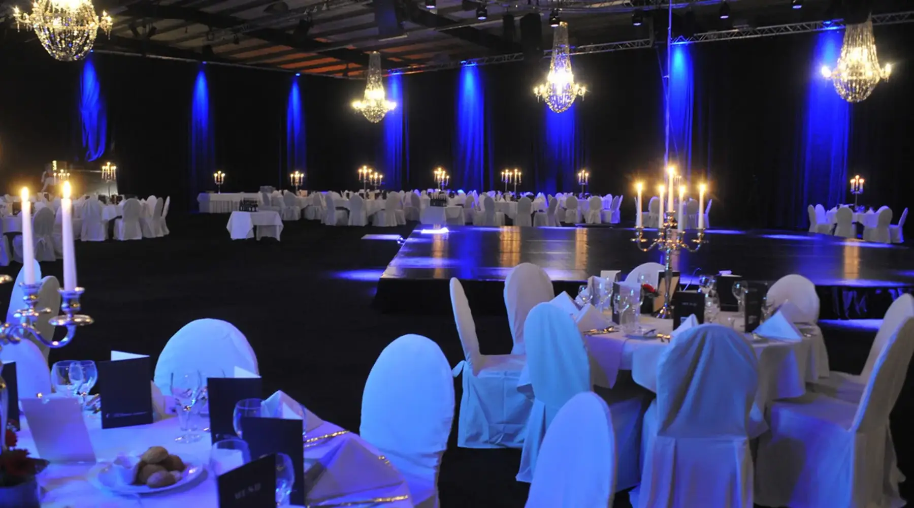 Evenementenhal Eurohal in diner opstelling.