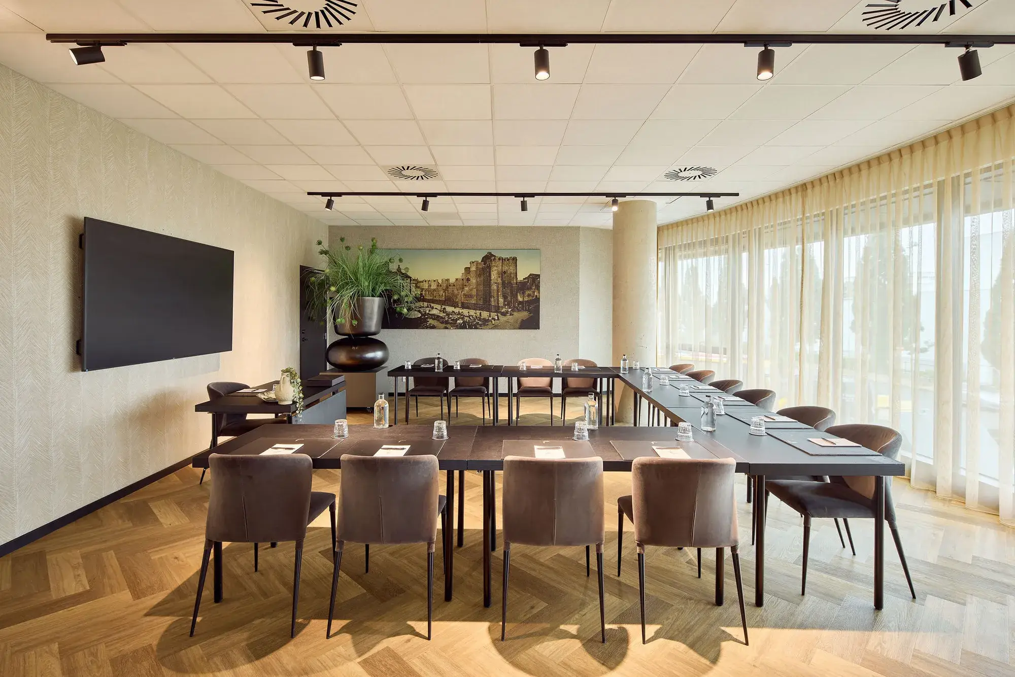 Zaal Gravensteen in u-vorm voor vergaderingen en opleidingen in Gent