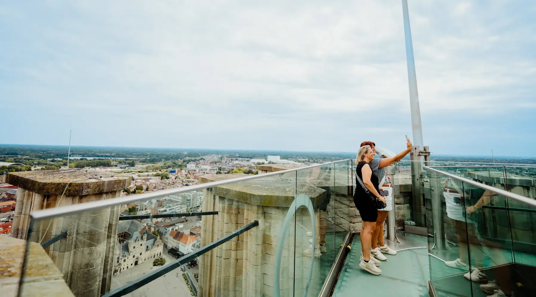 La vue sur la tour Saint-Rombaut