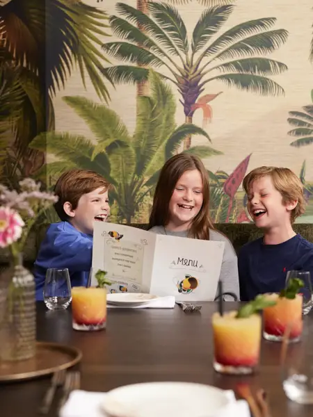 Children in a Van der Valk restaurant