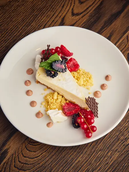 Cheesecake with wild fruit