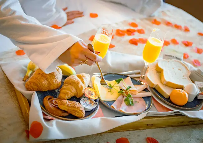 Frühstücksservice auf dem Zimmer