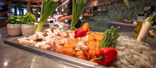 Cuisine en direct avec des produits frais