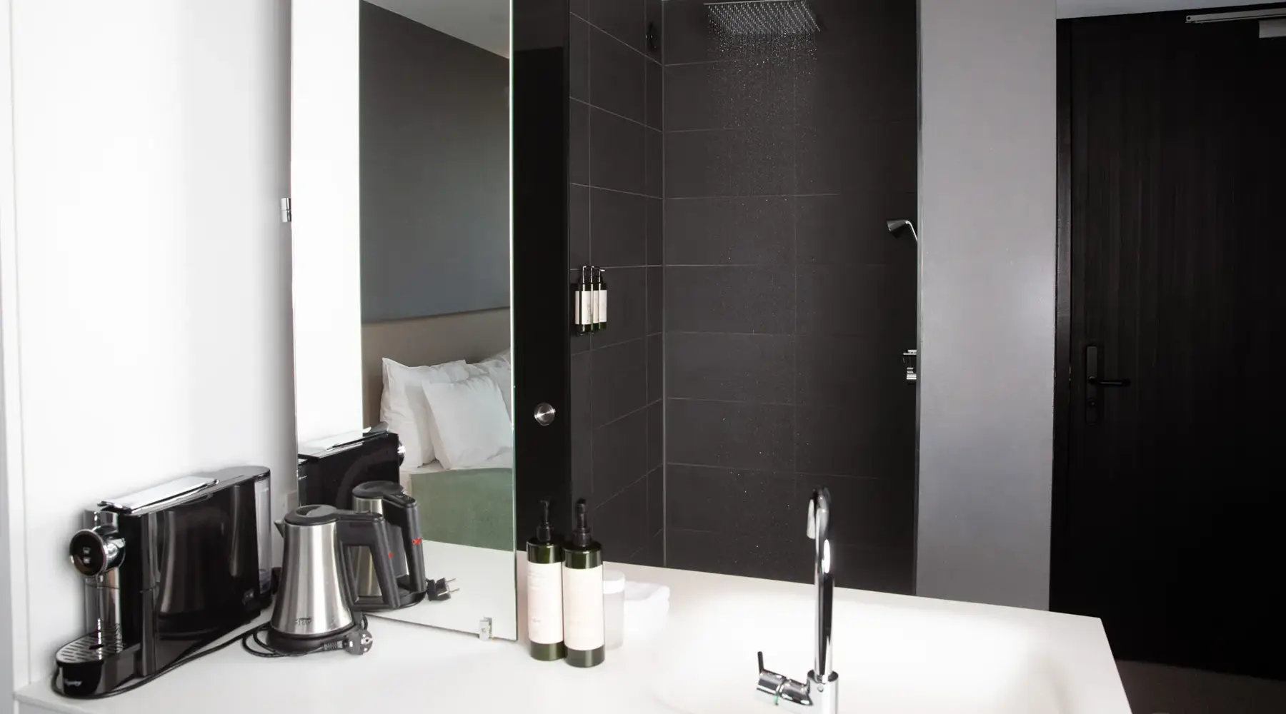 Open bathroom Deluxe room Hotel Sassenheim