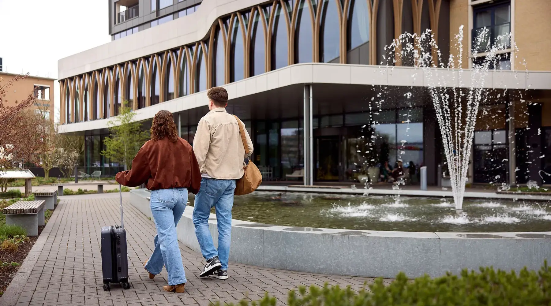 Koppel loopt Hotel Venlo binnen