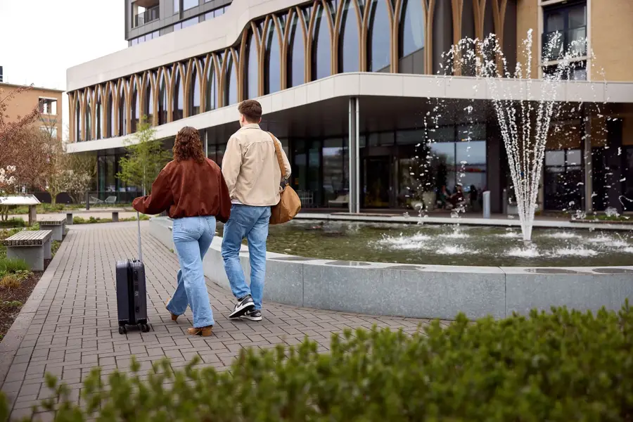 Couple walks into Hotel Venlo