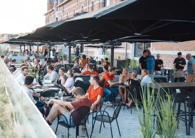 Zuiderterras met mensen