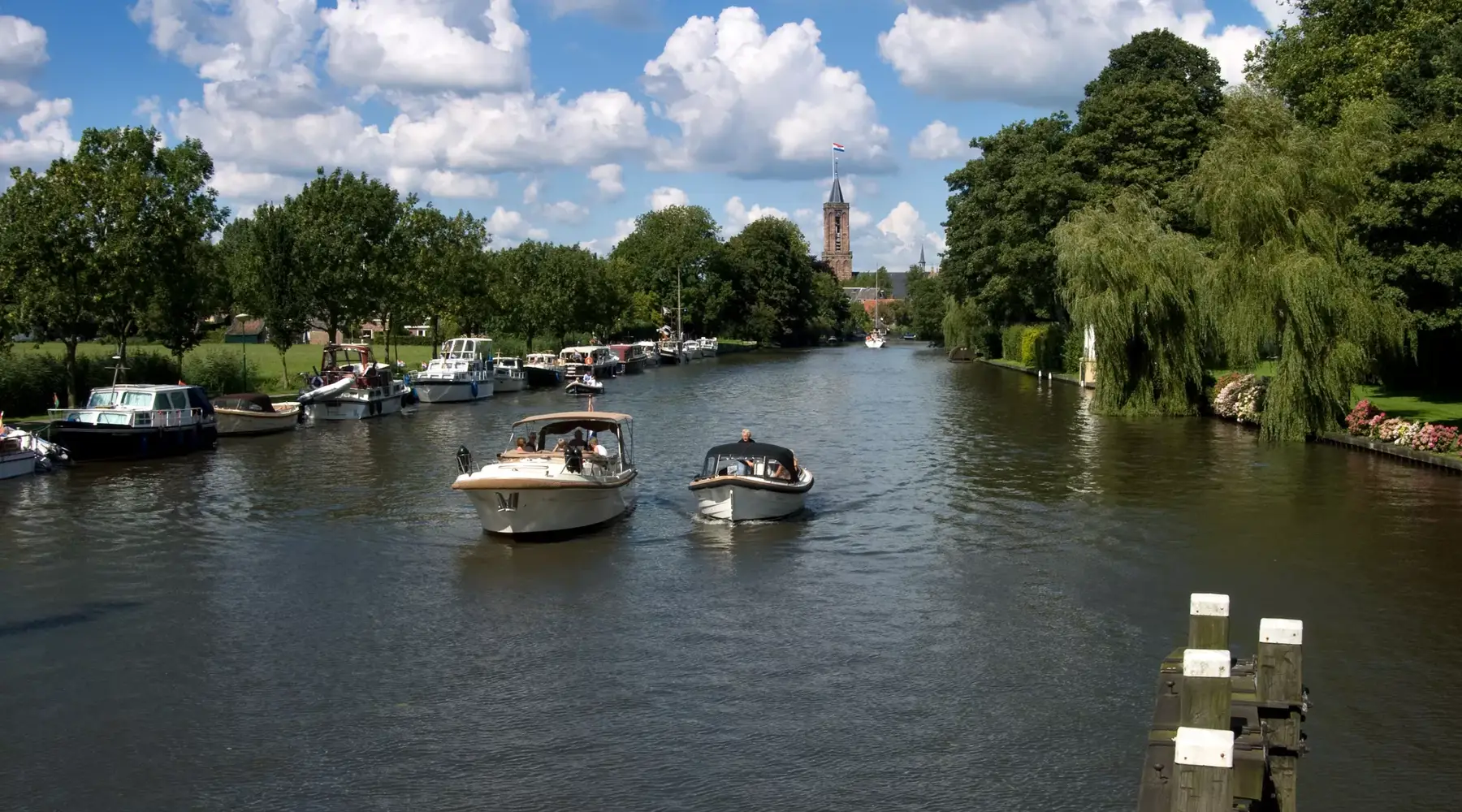 Boten varen in de Vecht bij Loenen aan de Vecht