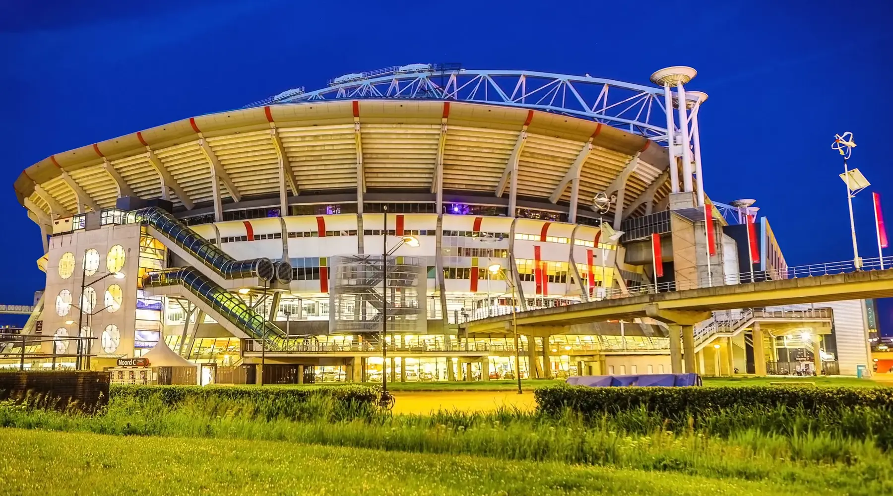 De Amsterdam ArenA in de avond