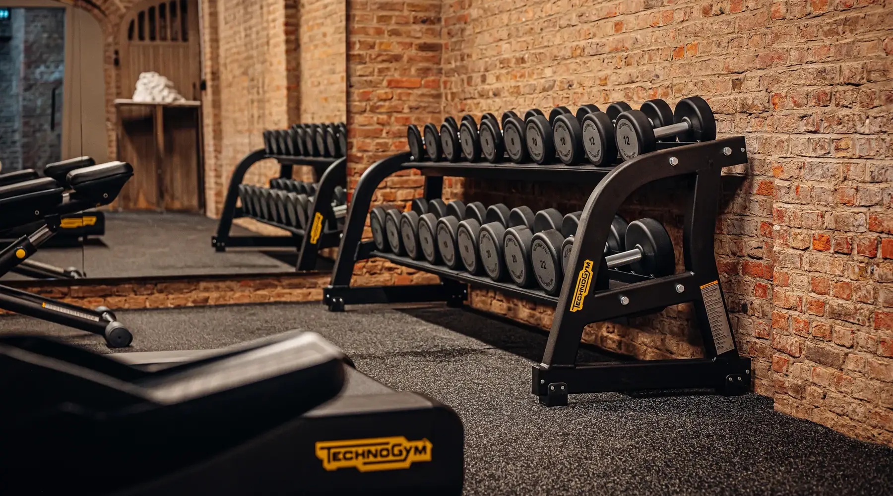 Detail van gewichten in onze fitnessruimte