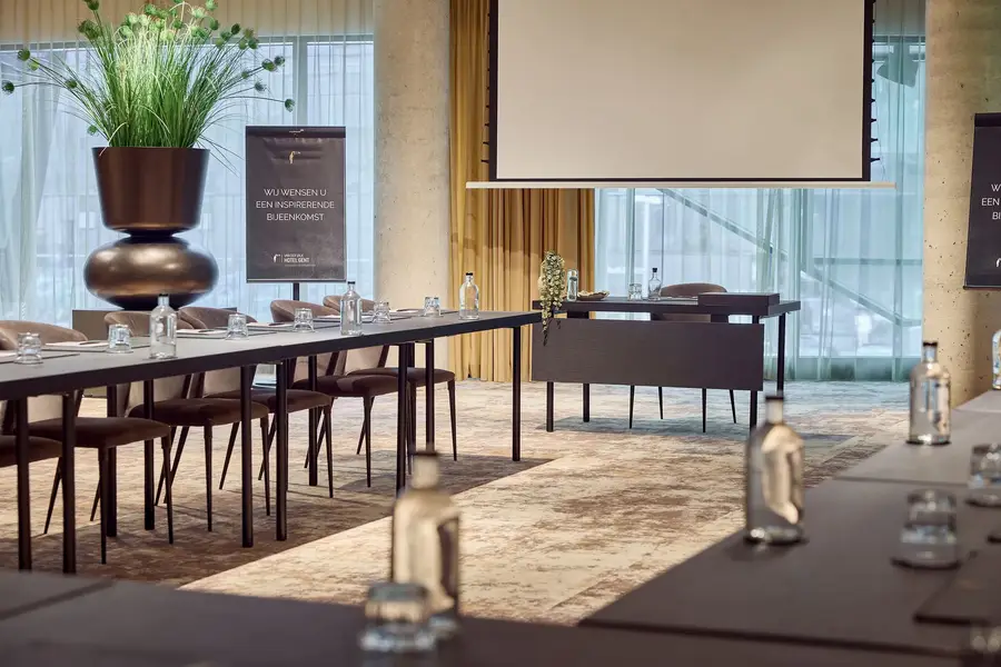 U-förmiges Graslei-Zimmer im Van der Valk Hotel Gent
