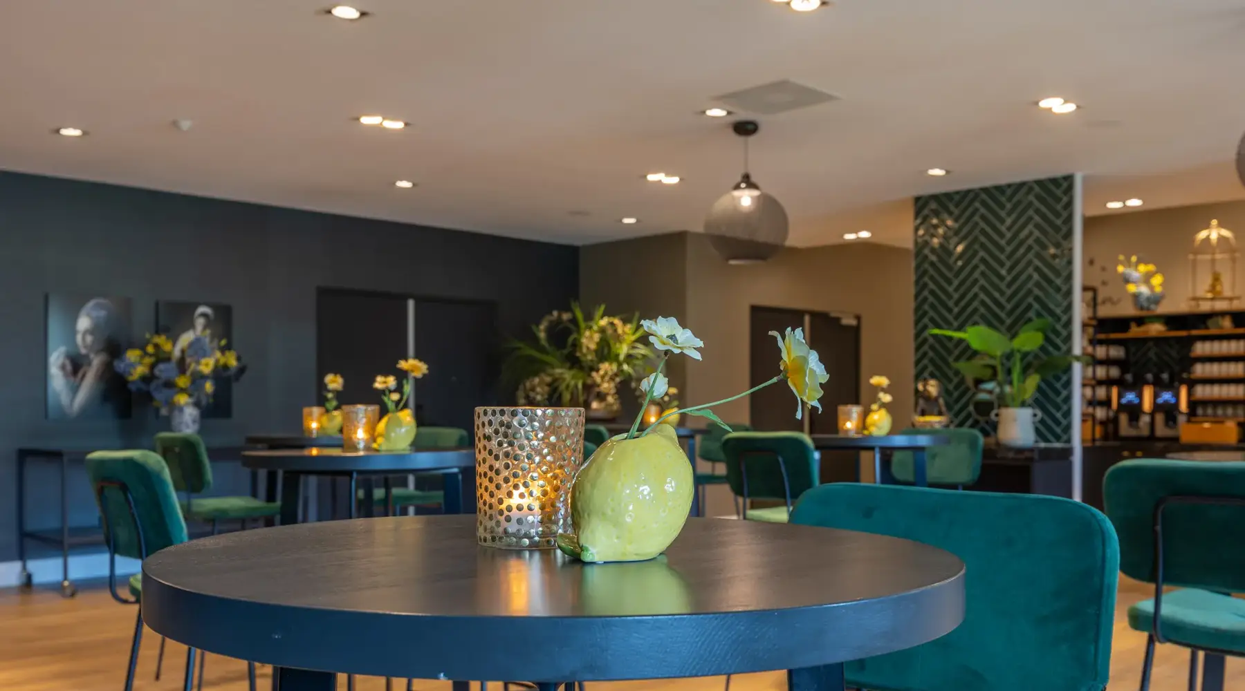 Lounge with high tables and chairs