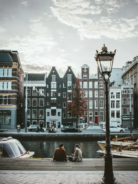 Bootjes in de grachten van Amsterdam
