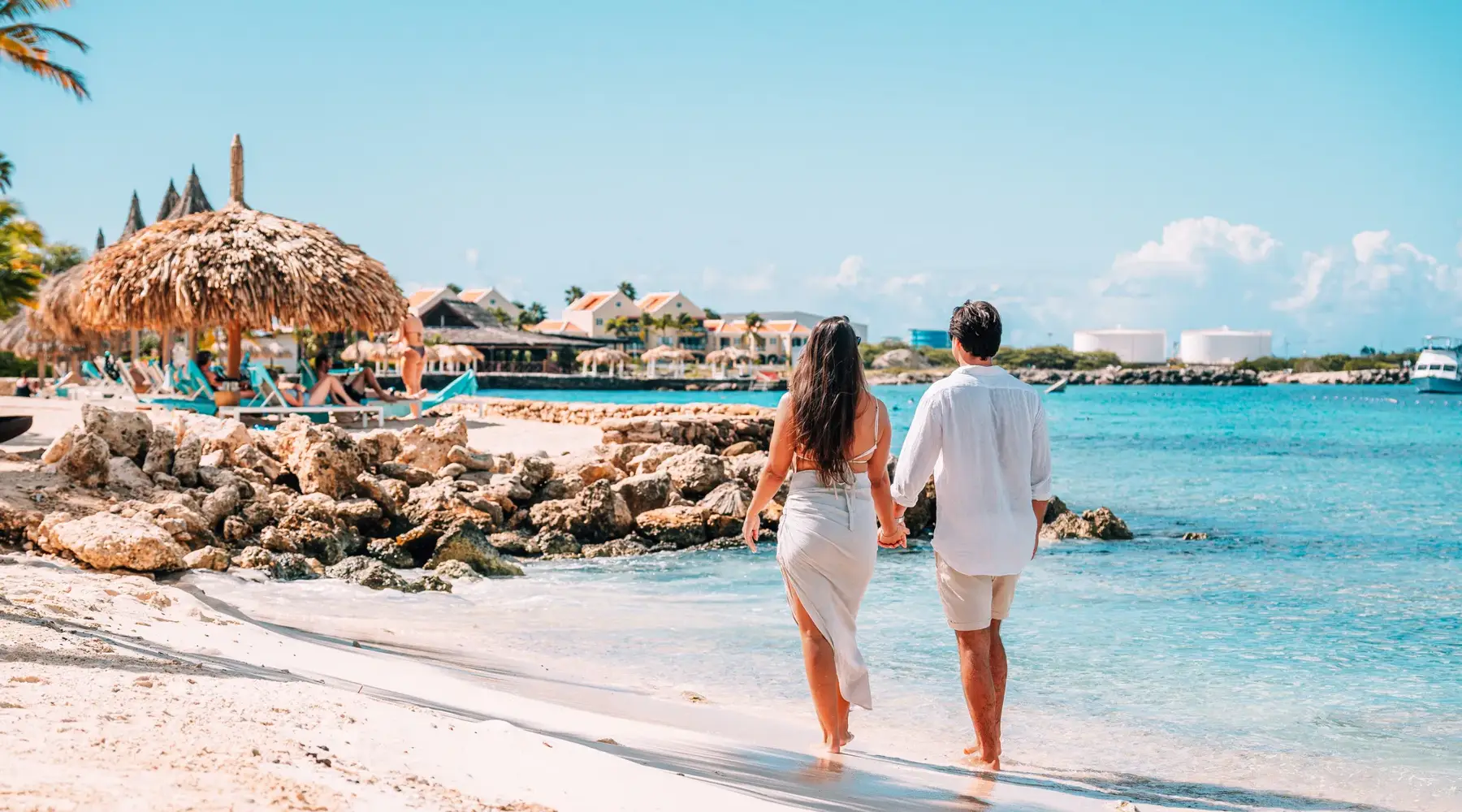 Couple walks along the sea in Bonaire