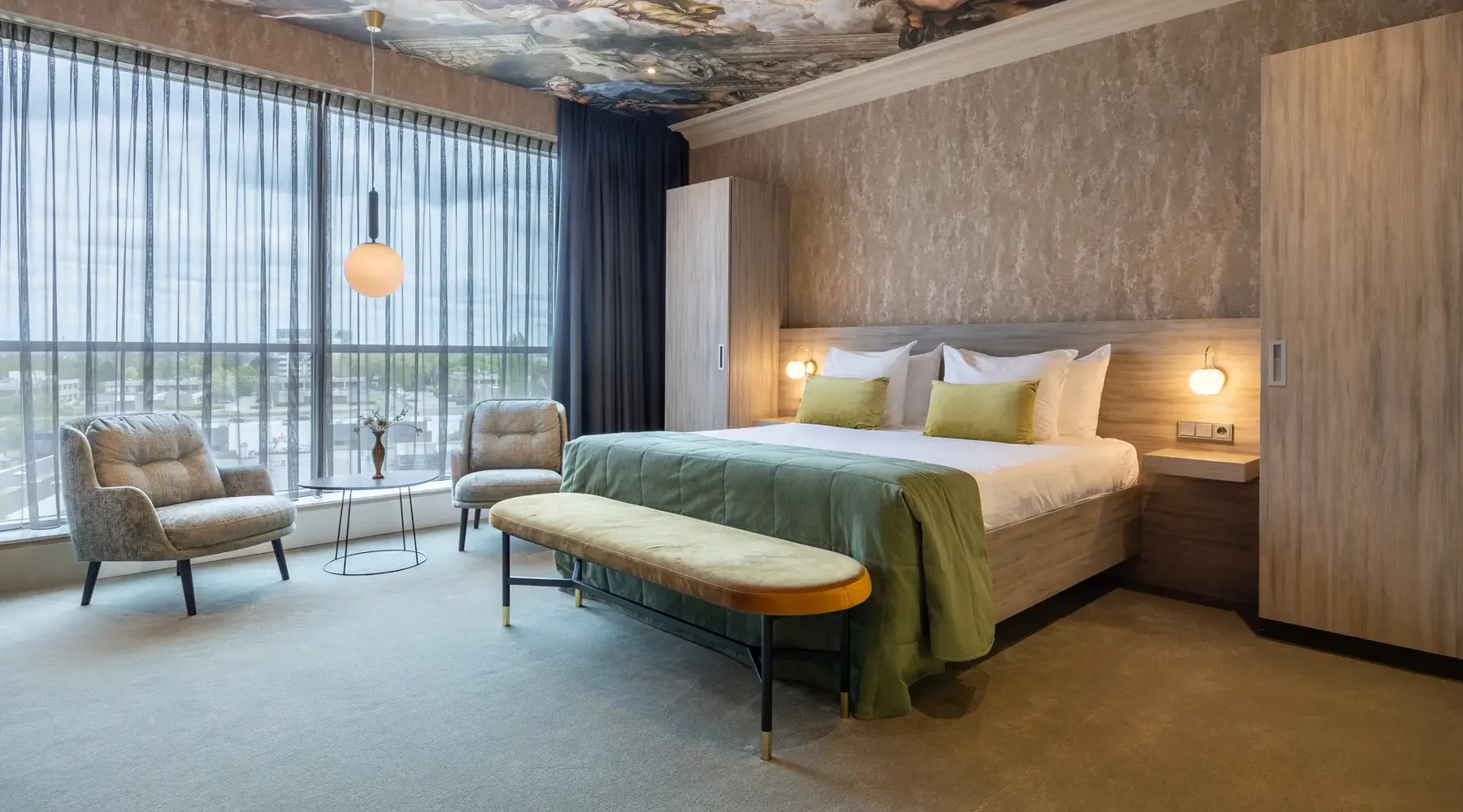Suite in hotel Brussels Airport. Bad in de open kamer.