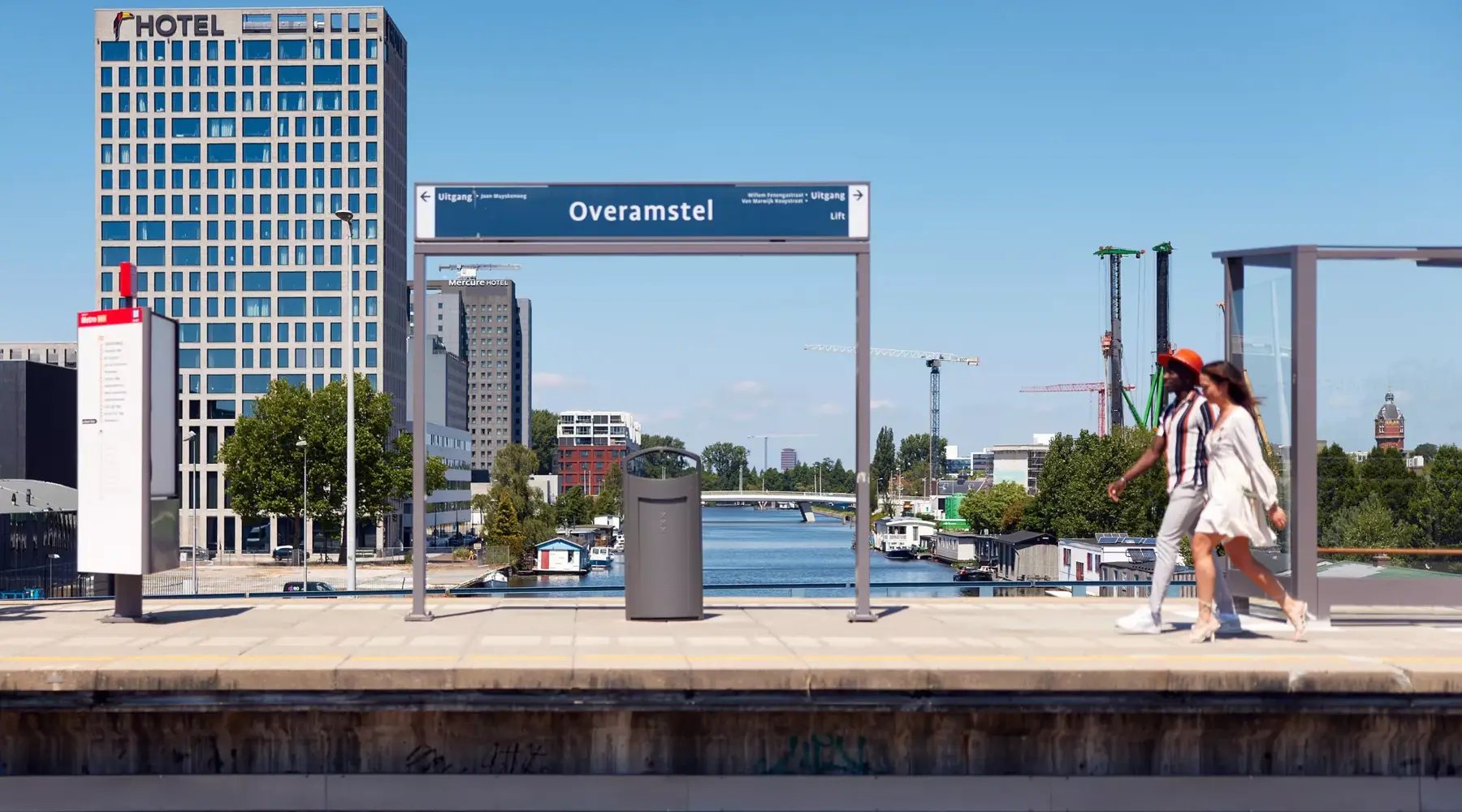 Set at Overamstel subway station