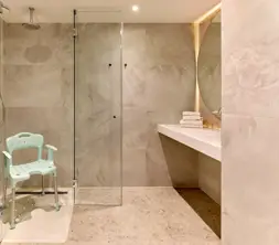 salle de bain pour personnes handicapées