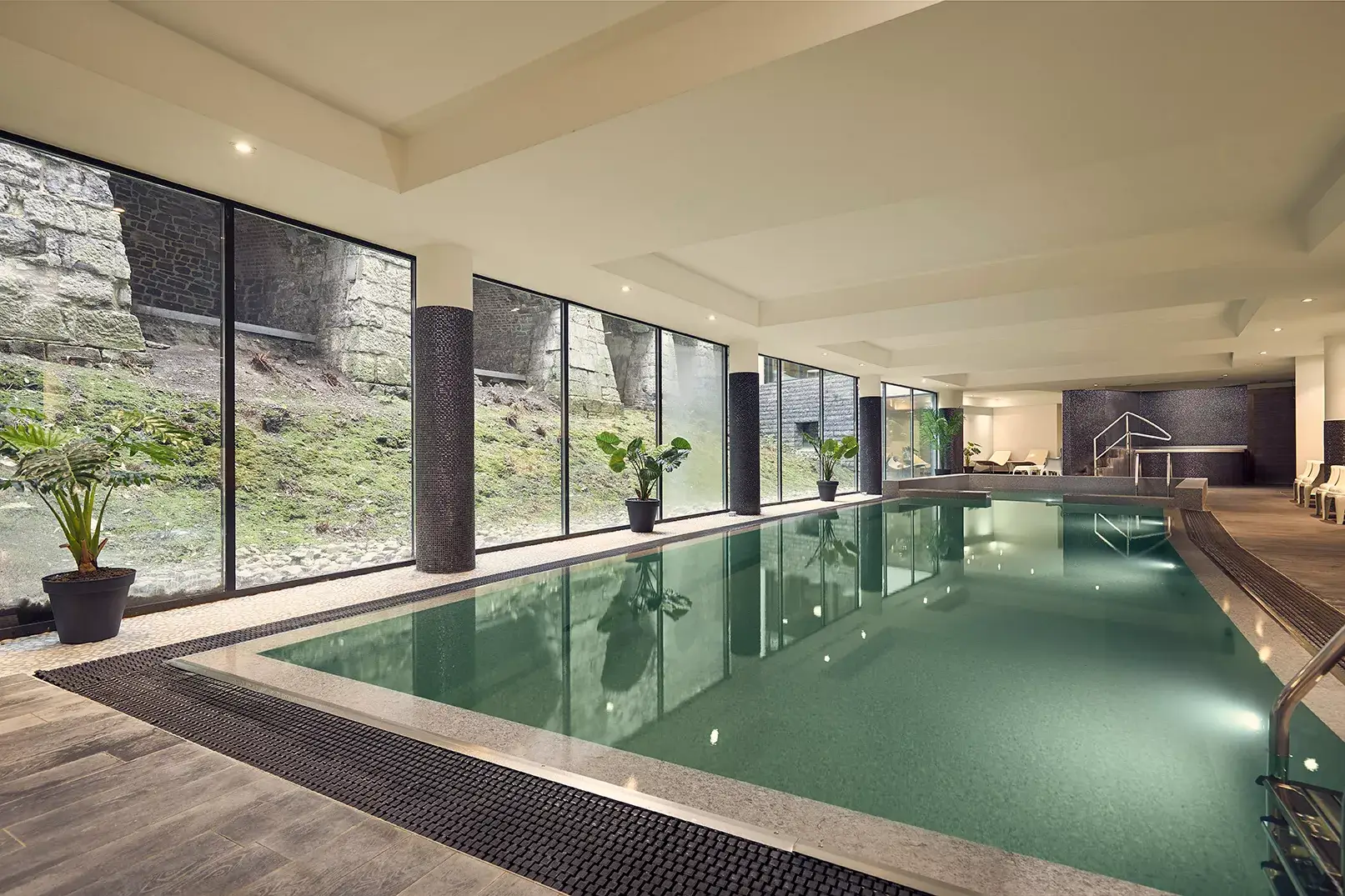 zwembad van der valk hotel selys liege