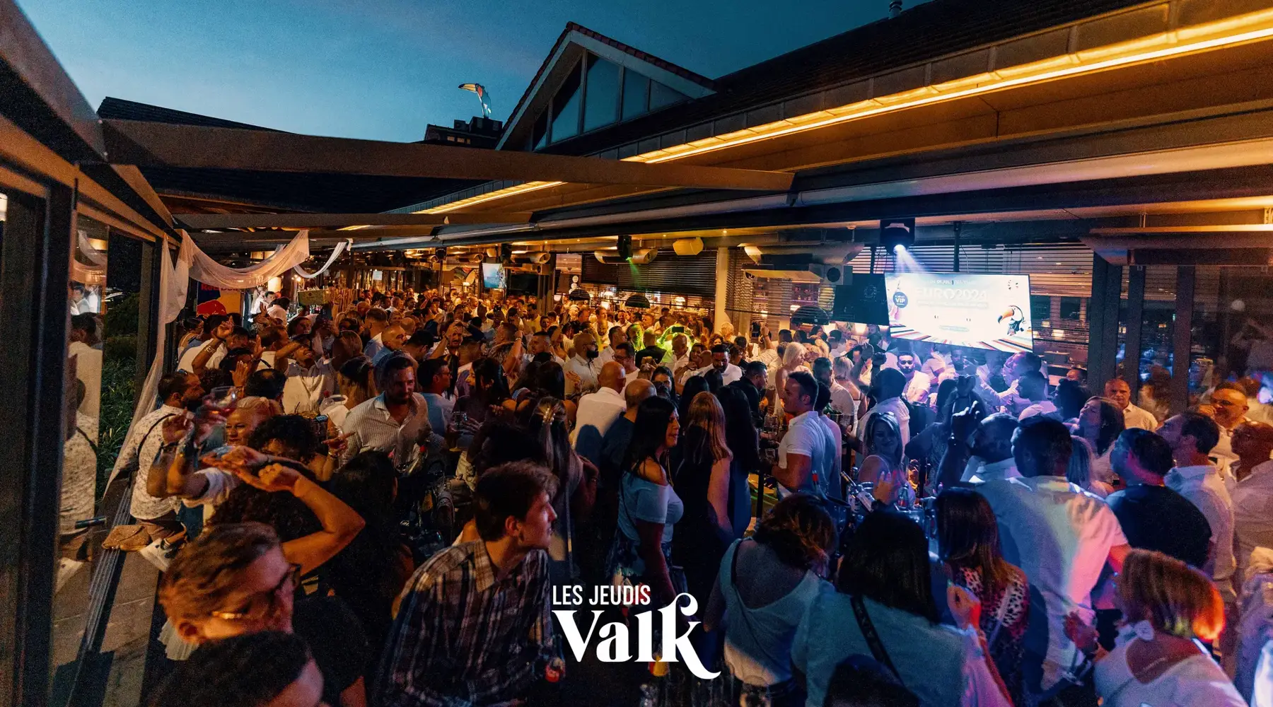 Voorgevel van het Van der Valk Hotel Charleroi