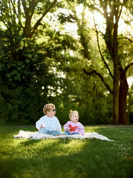 2 enfants dans le parc près de l'hôtel Gent