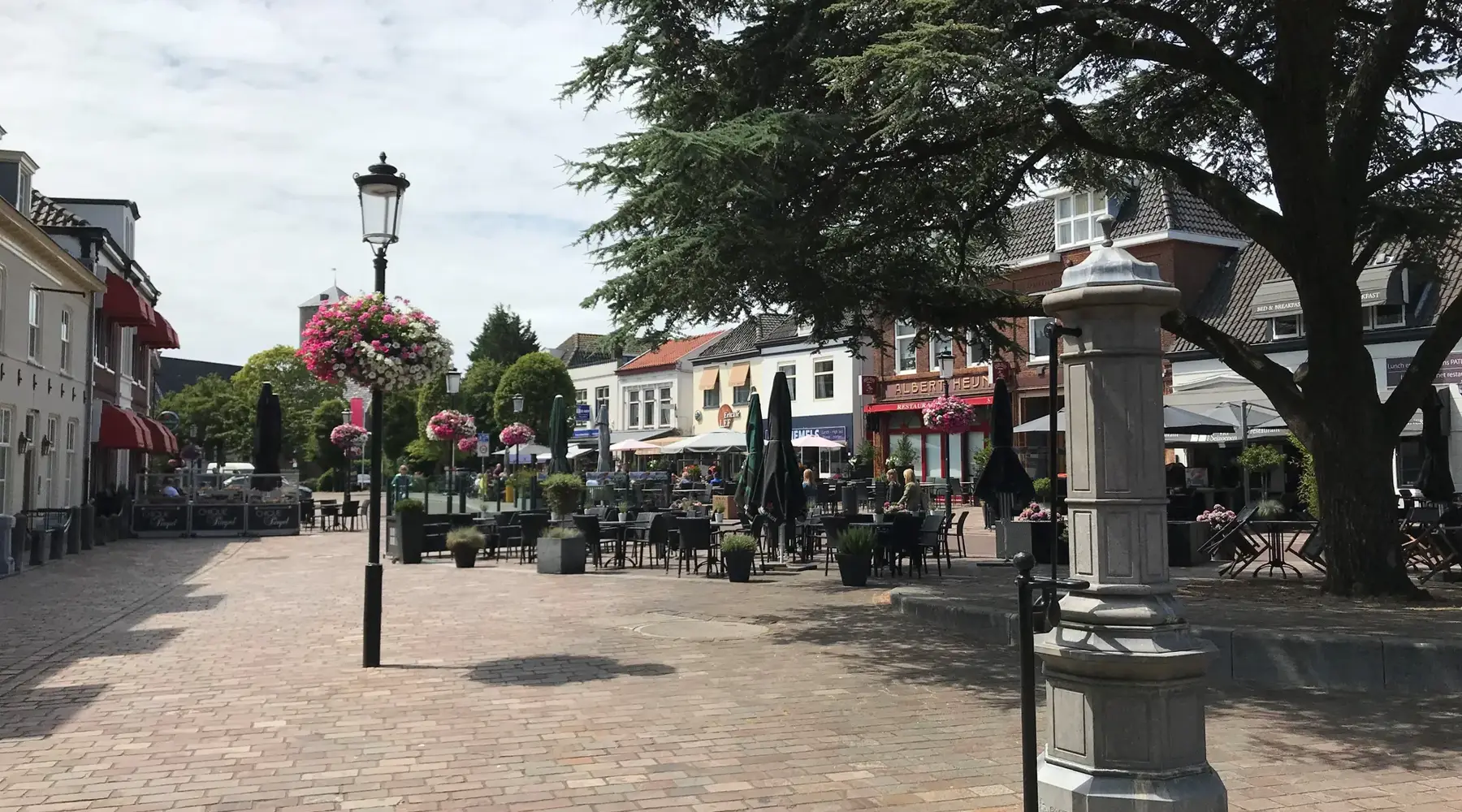 Lisse | Blumen | Dorf | Zentrum | Terrasse