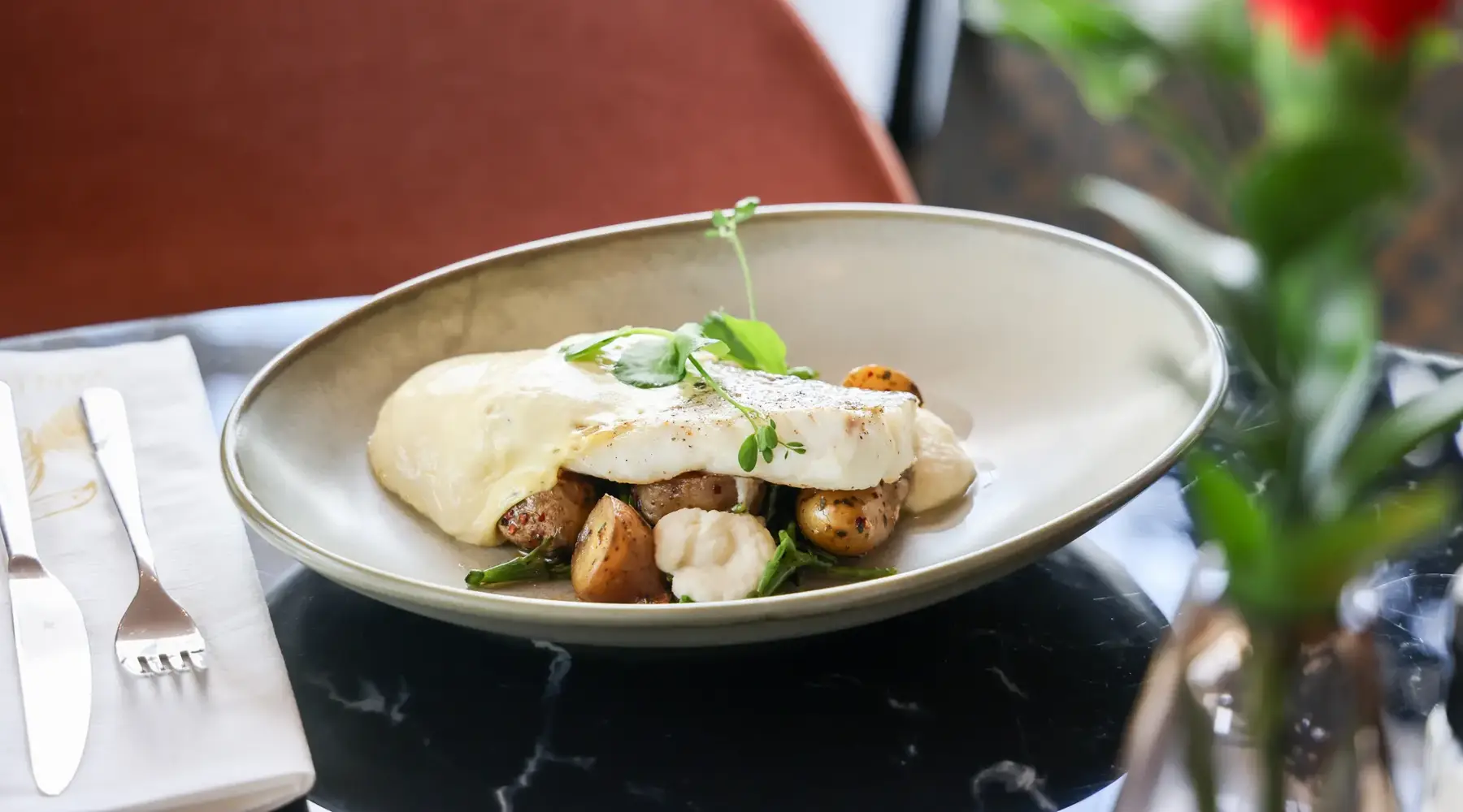 Hoofdgerecht in restaurant