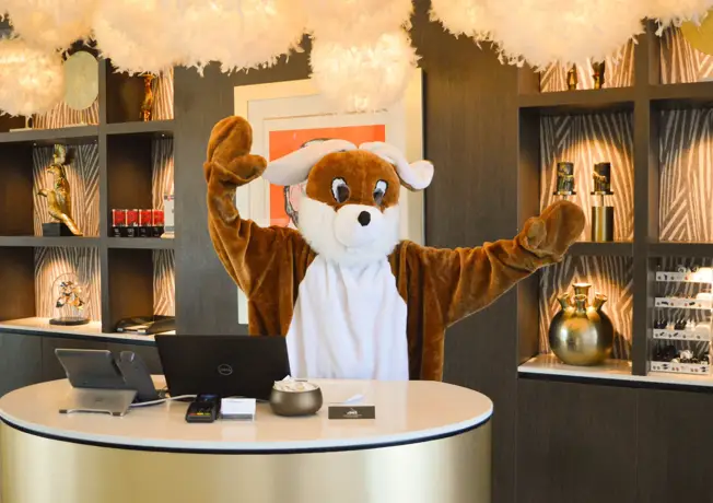 Paashaas in het hotel