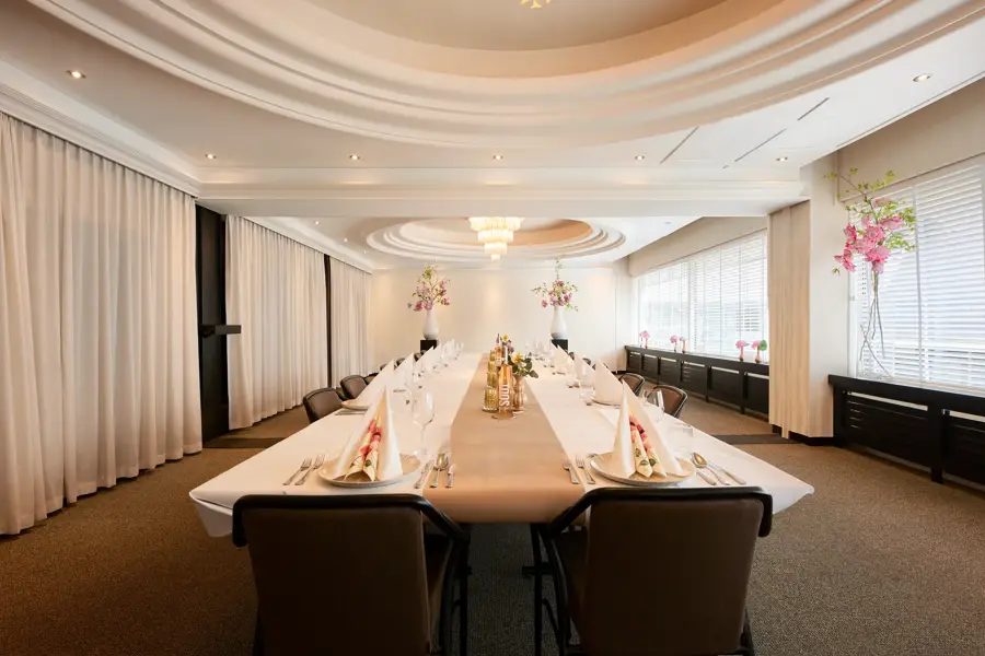 Strauss private dinner
