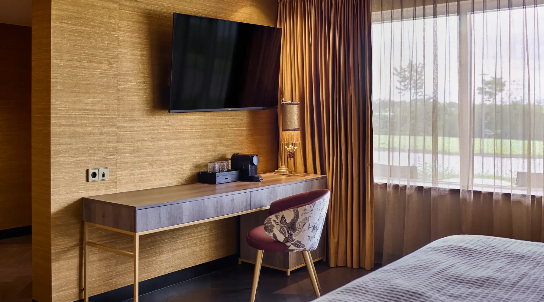 Royal Suite Gold Bureau