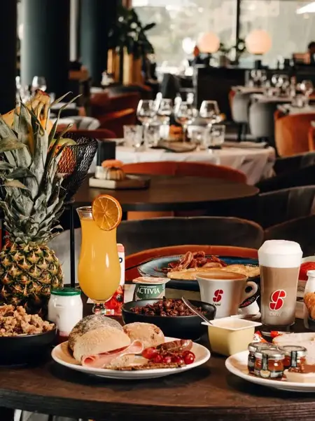 Comprehensive and varied breakfast buffet at Van der Valk Nivelles-Sud featuring pastries, fresh fruit, and warm dishes.