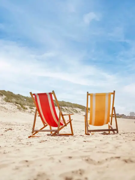 2 Strandstühle am Strand in Noordwijk