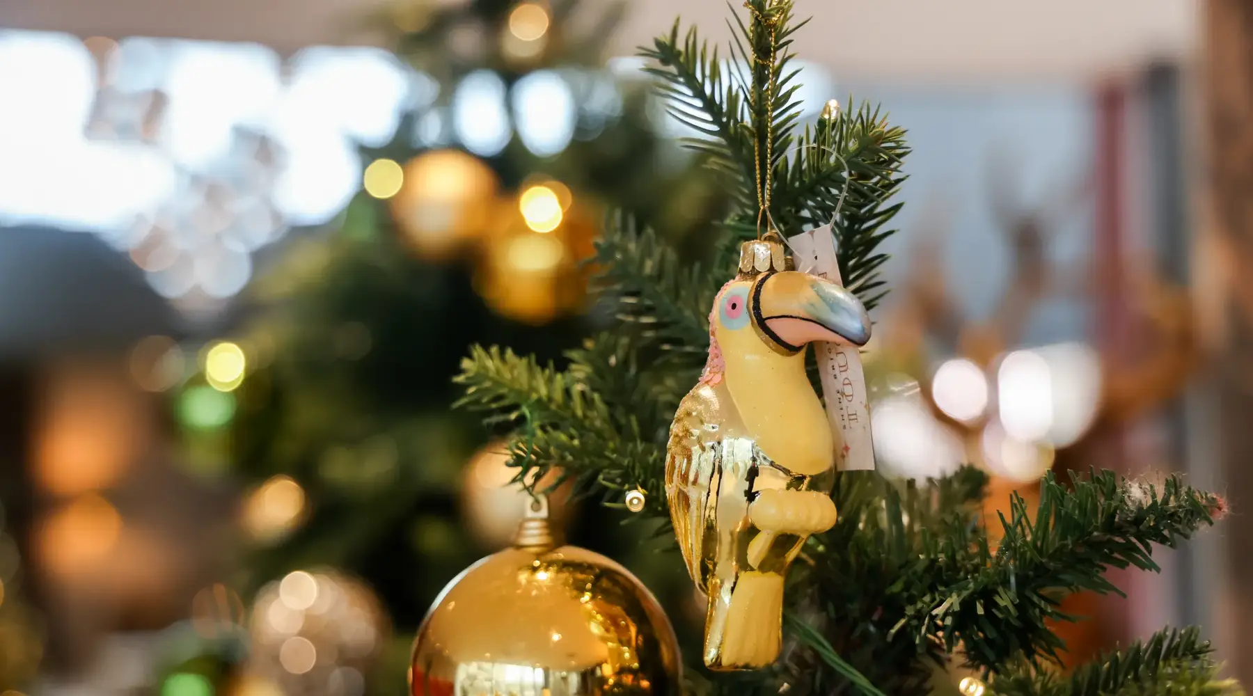 Van der Valk kerstbal in de kerstboom